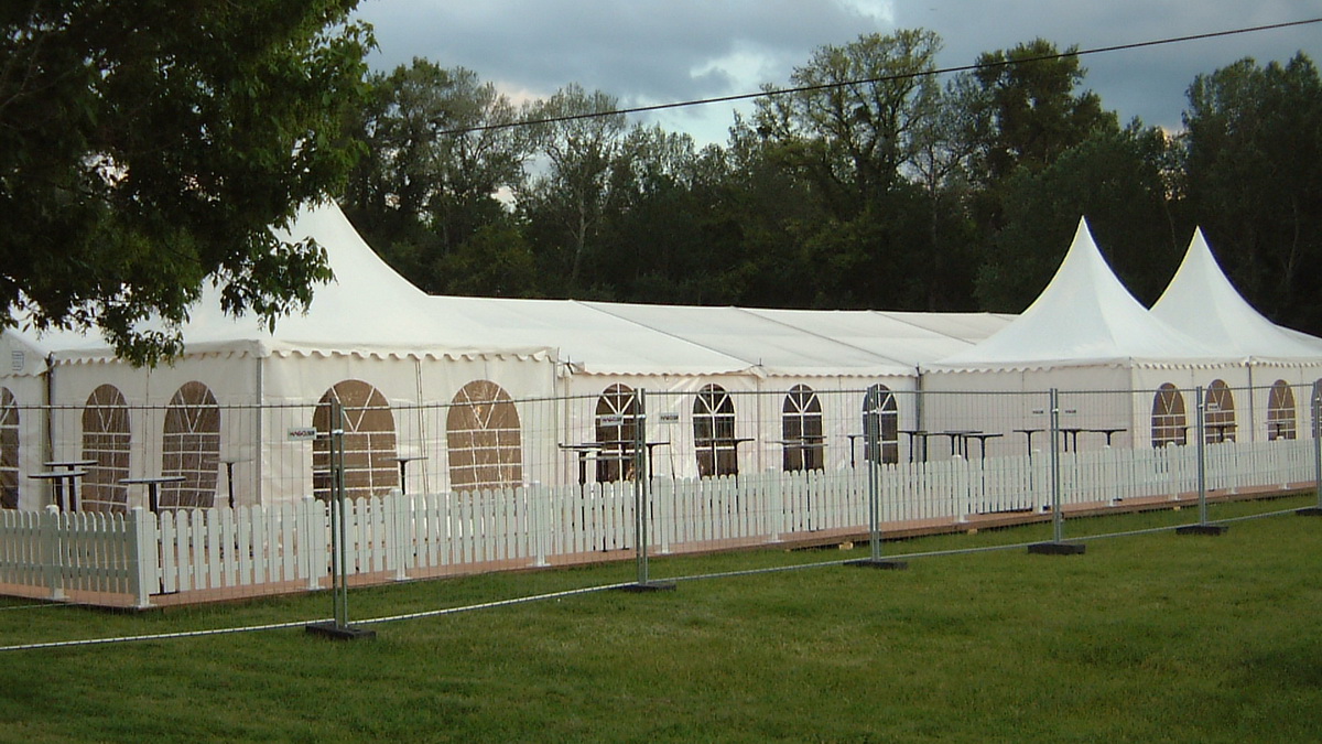 Zaunelemente weiss für Event