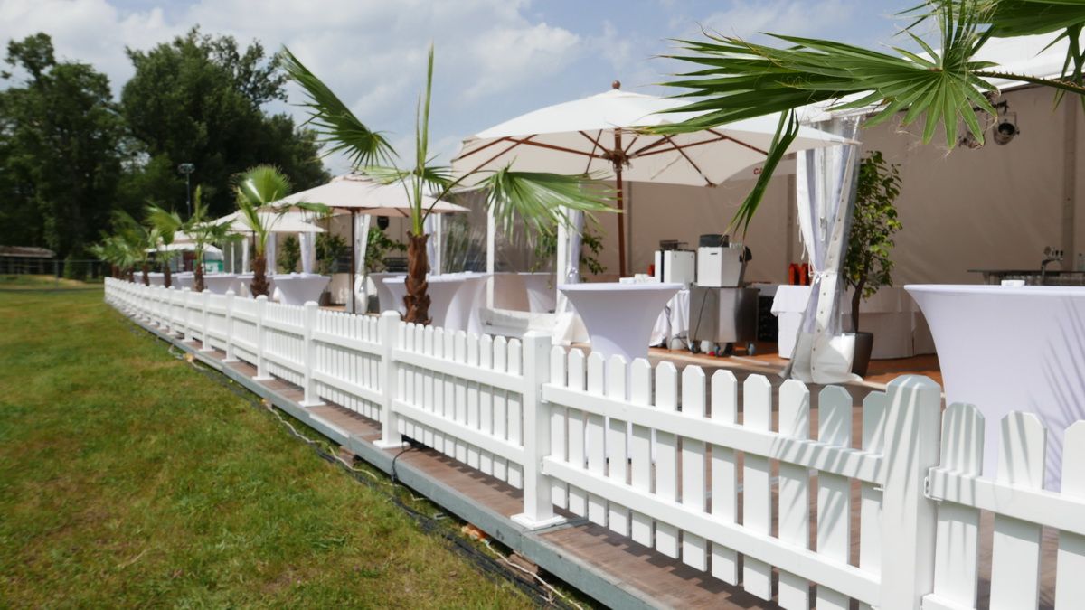 Terrasse mit Zaun für Event